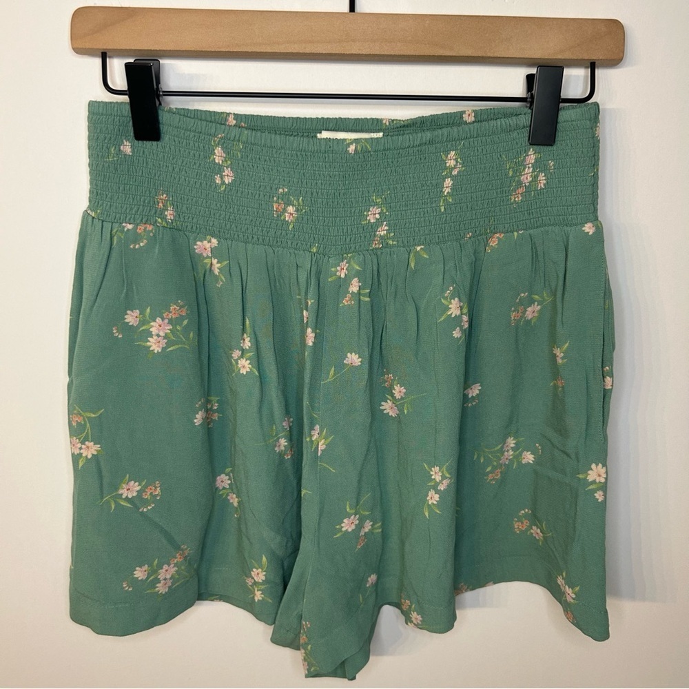 *NWT* American Eagle Green & Pink Floral Smocked Everyday Soft Shorts, Sz Small - Picture 2 of 7